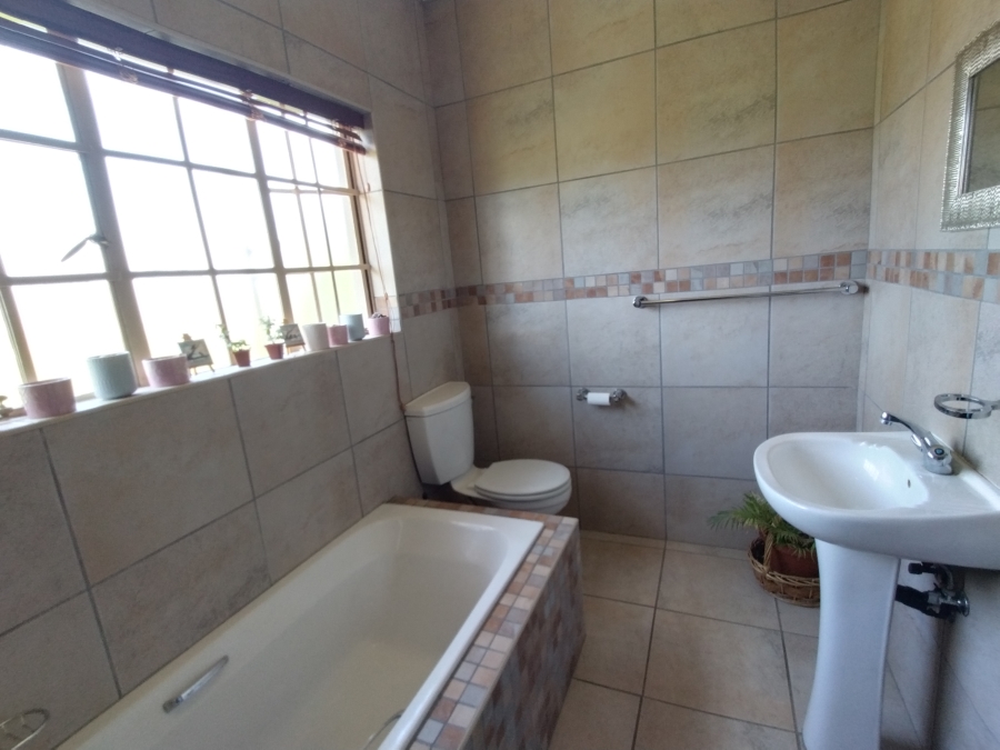 3 Bedroom Property for Sale in Hexrivier Lifestyle Estate North West